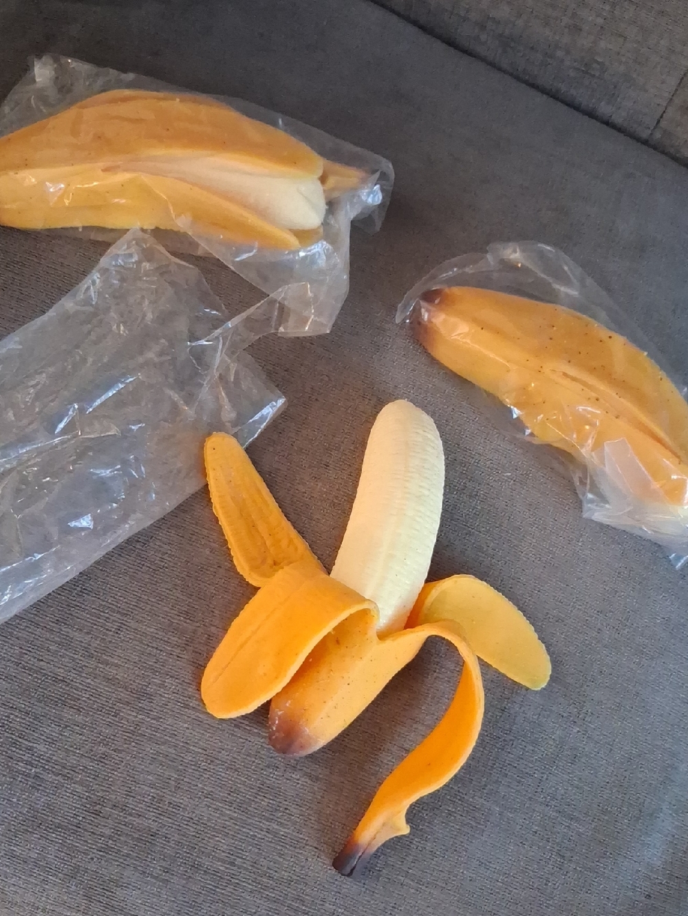 SQUISHY  Banana  - Yellow